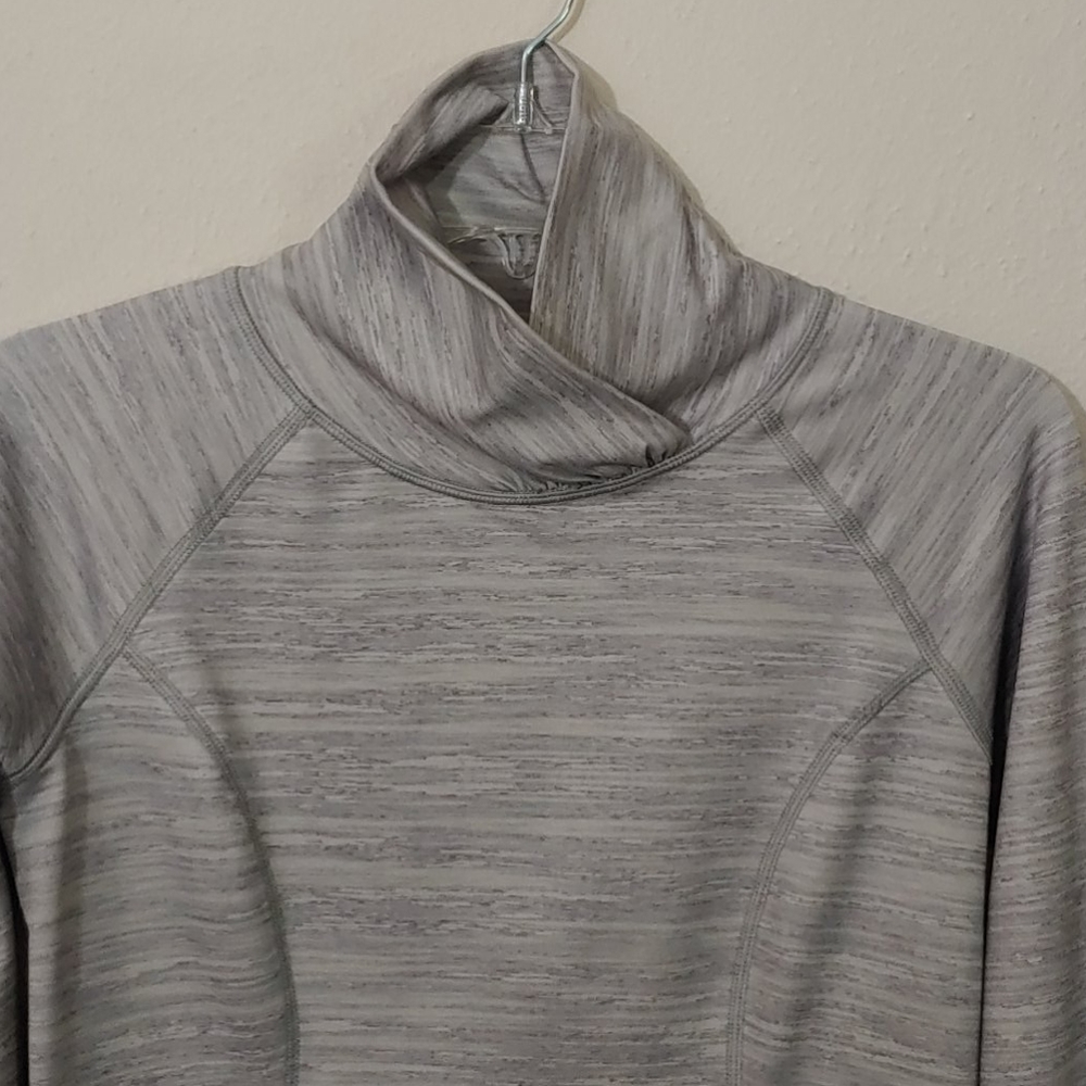 Reebok Women's Size Small Running Shirt - Picture 3 of 5